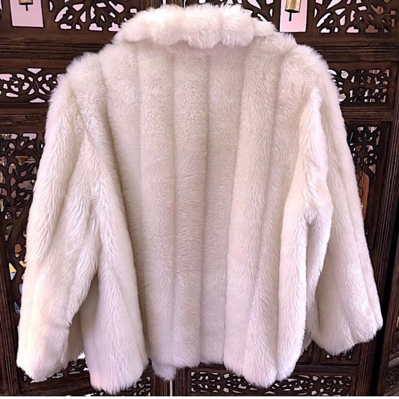 Size 24 B&L off white faux fur jacket - Picture 2 of 2